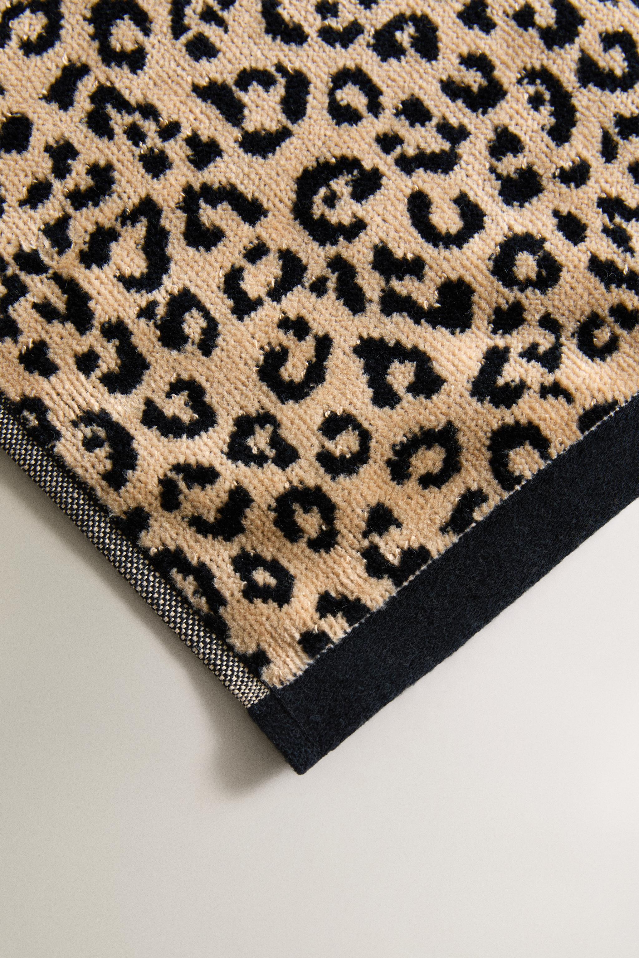 ANIMAL PRINT VELOUR BATH TOWEL